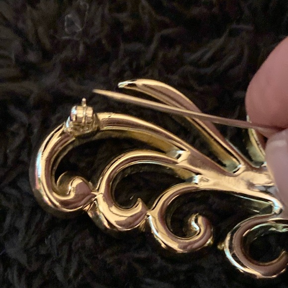 Vintage Monet Silver Toned Swirl Leaf Feather Brooch Pin - Picture 6 of 9